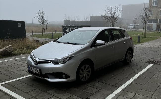 Toyota Auris 1.2t Hatchback DV37090